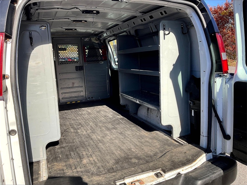 2017 GMC Savana 2500 Work Van - Photo 28