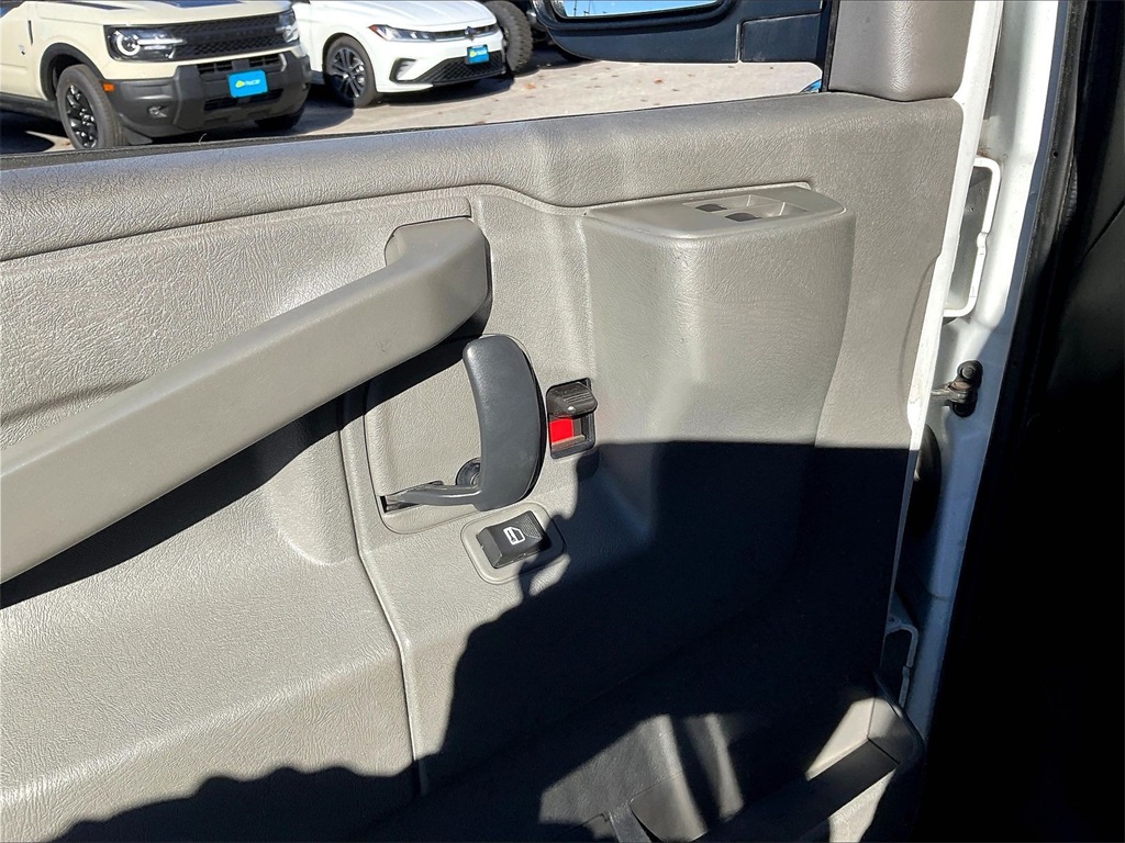 2017 GMC Savana 2500 Work Van - Photo 30