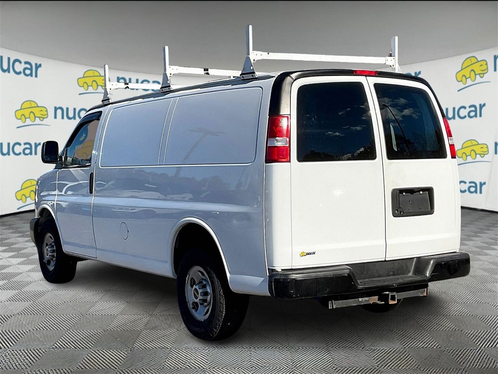 2017 GMC Savana 2500 Work Van - Photo 4