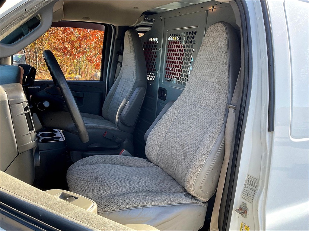 2017 GMC Savana 2500 Work Van - Photo 9