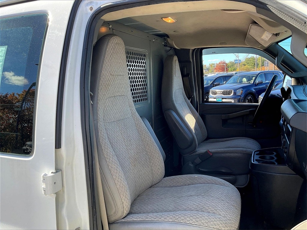 2017 GMC Savana 2500 Work Van - Photo 10