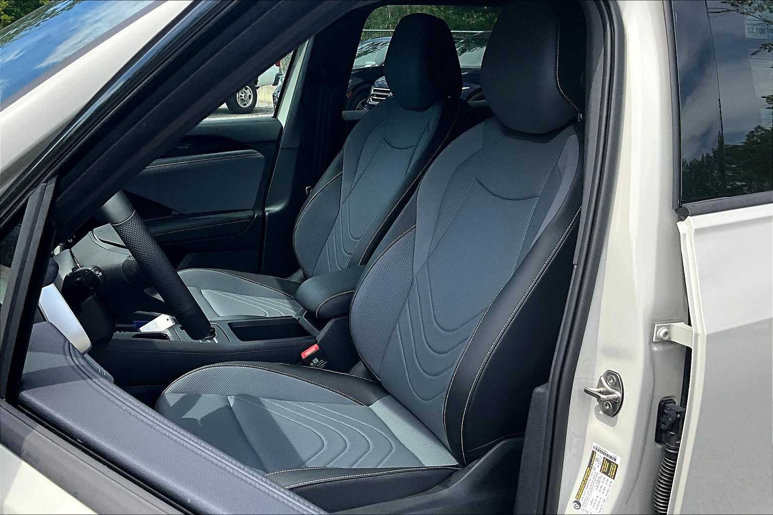 2025 Volkswagen Tiguan SE R-Line Black - Photo 11