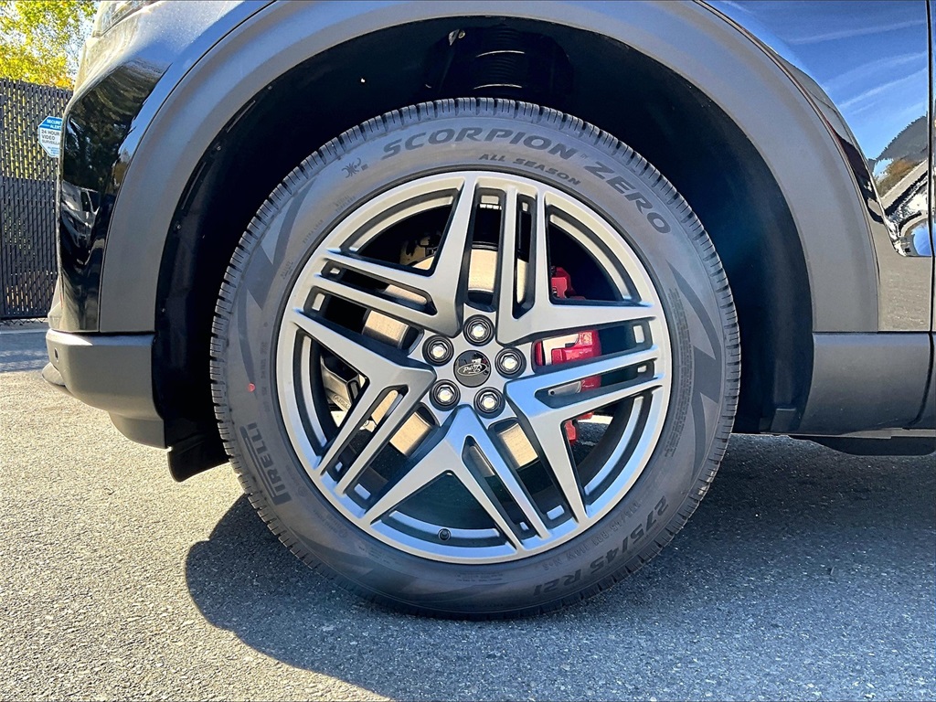 2025 Ford Explorer ST-Line - Photo 13