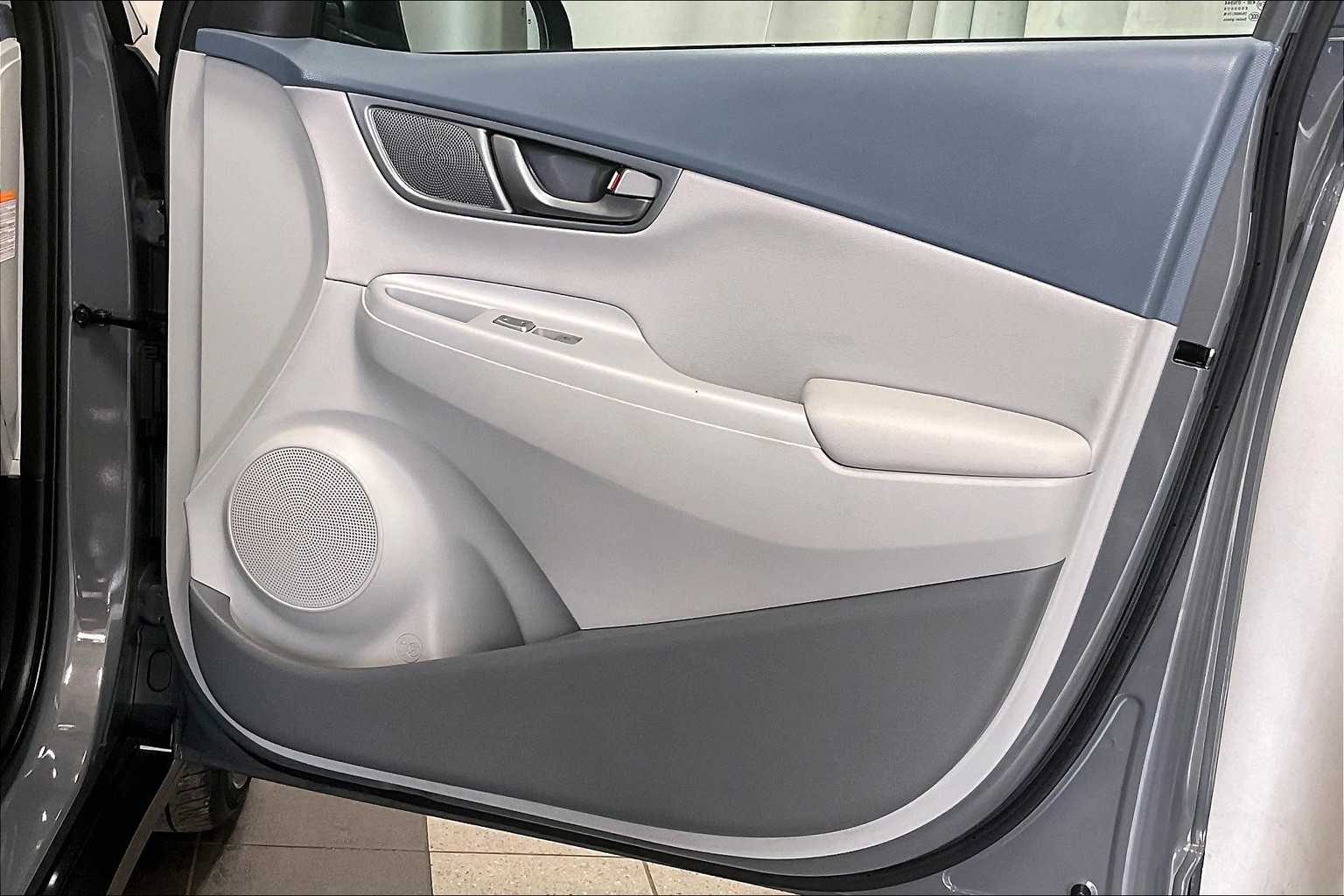 2021 Hyundai Kona Electric Limited - Photo 12