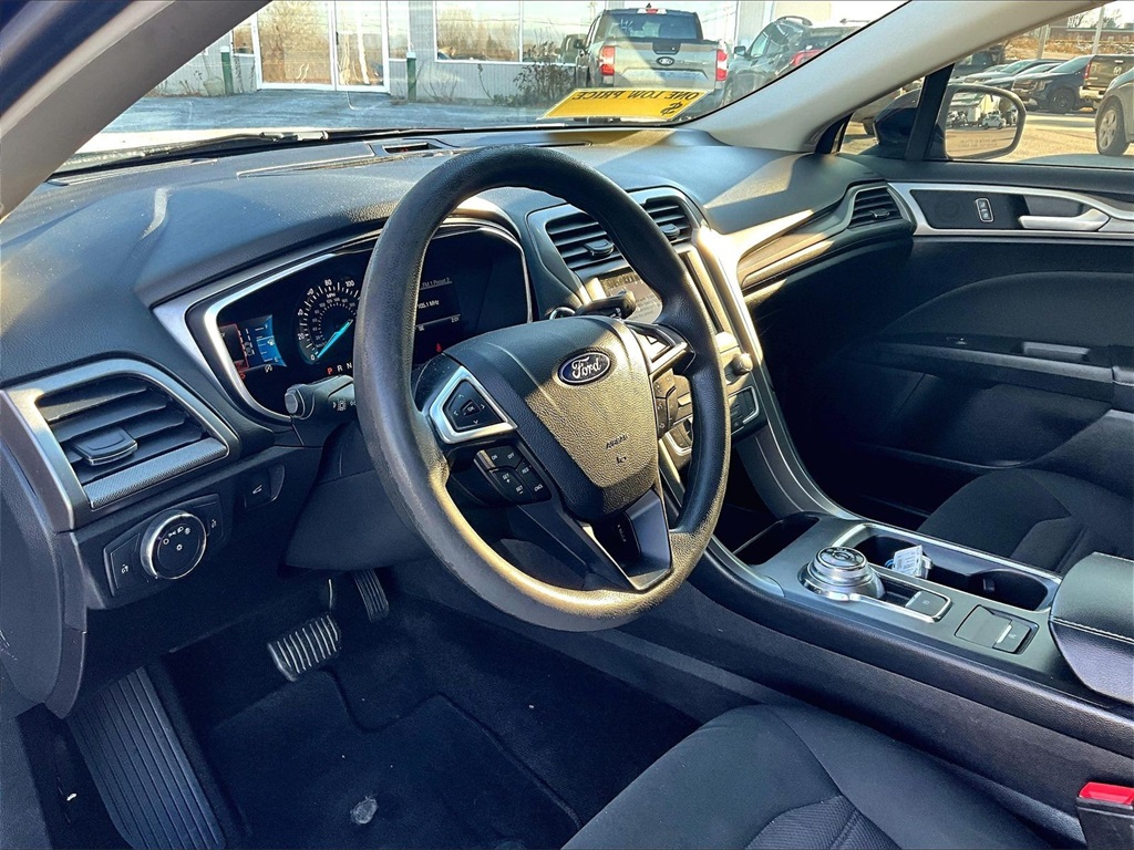 2019 Ford Fusion SE - Photo 8