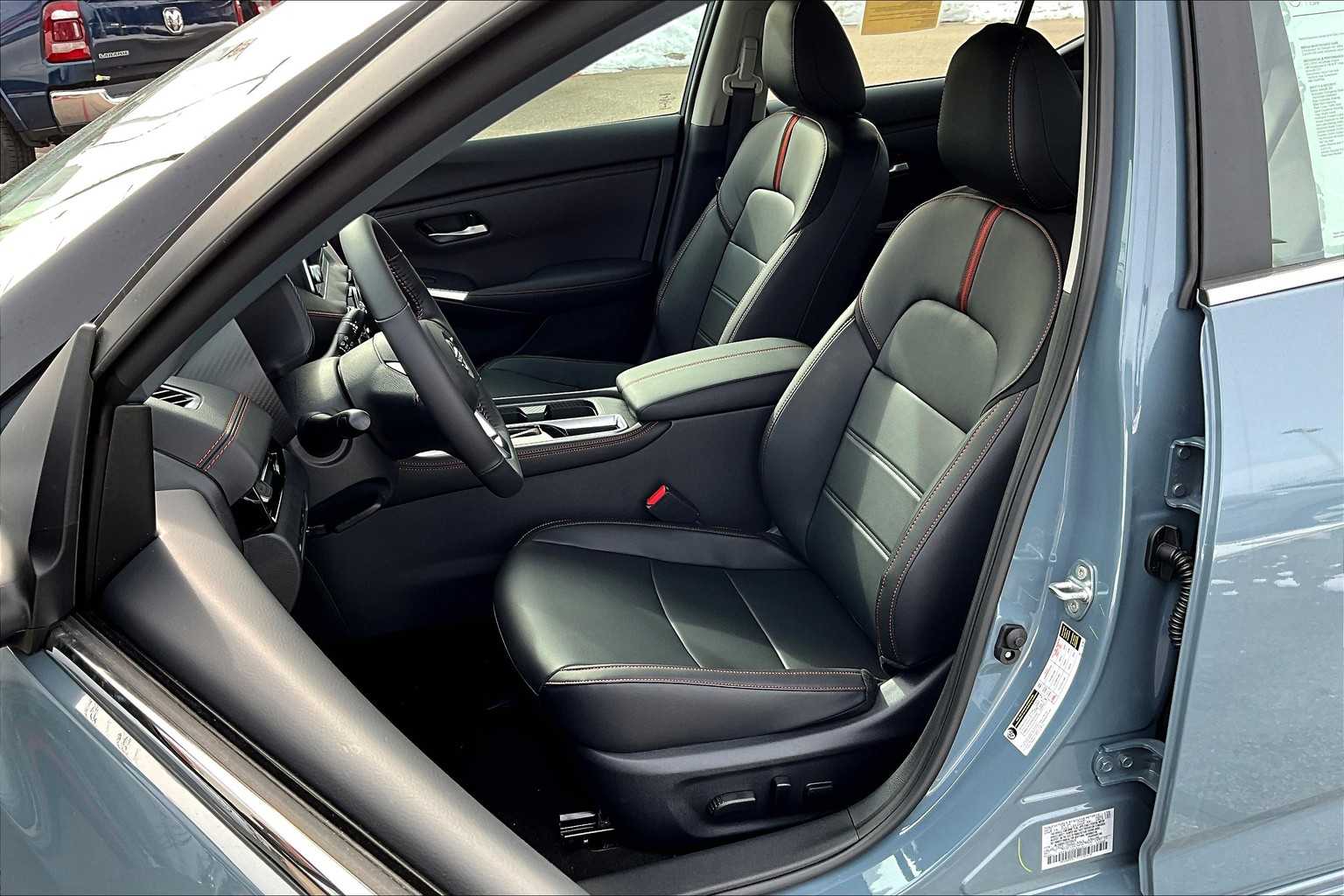 2025 Nissan Sentra SR - Photo 11