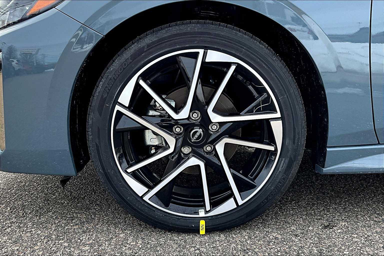 2025 Nissan Sentra SR - Photo 8