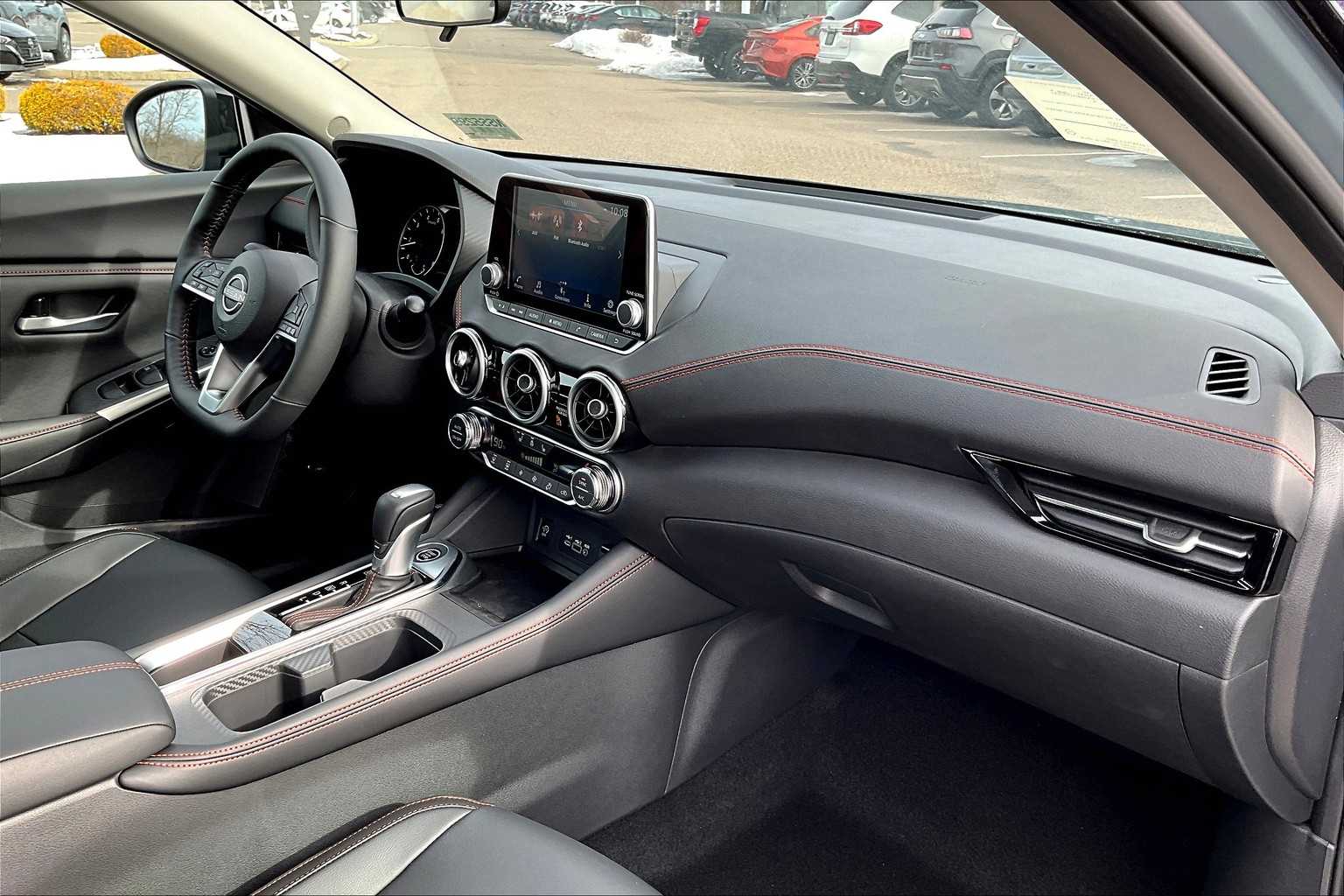 2025 Nissan Sentra SR - Photo 10