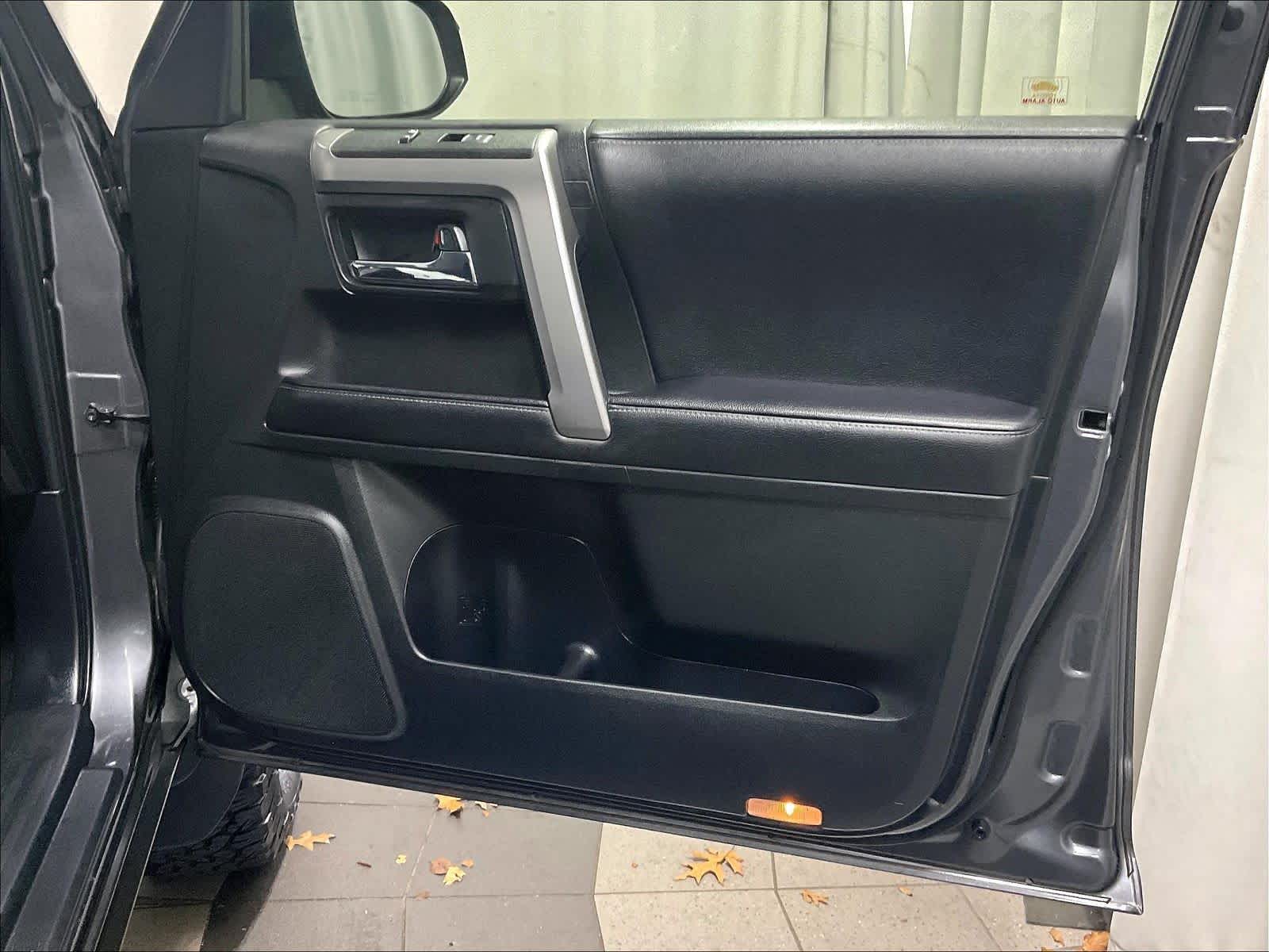 2020 Toyota 4Runner SR5 - Photo 12