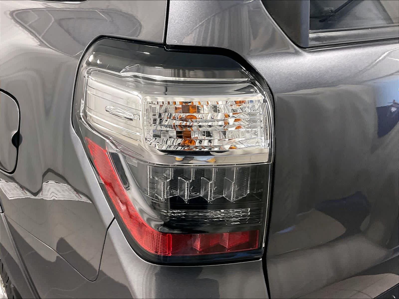 2020 Toyota 4Runner SR5 - Photo 32