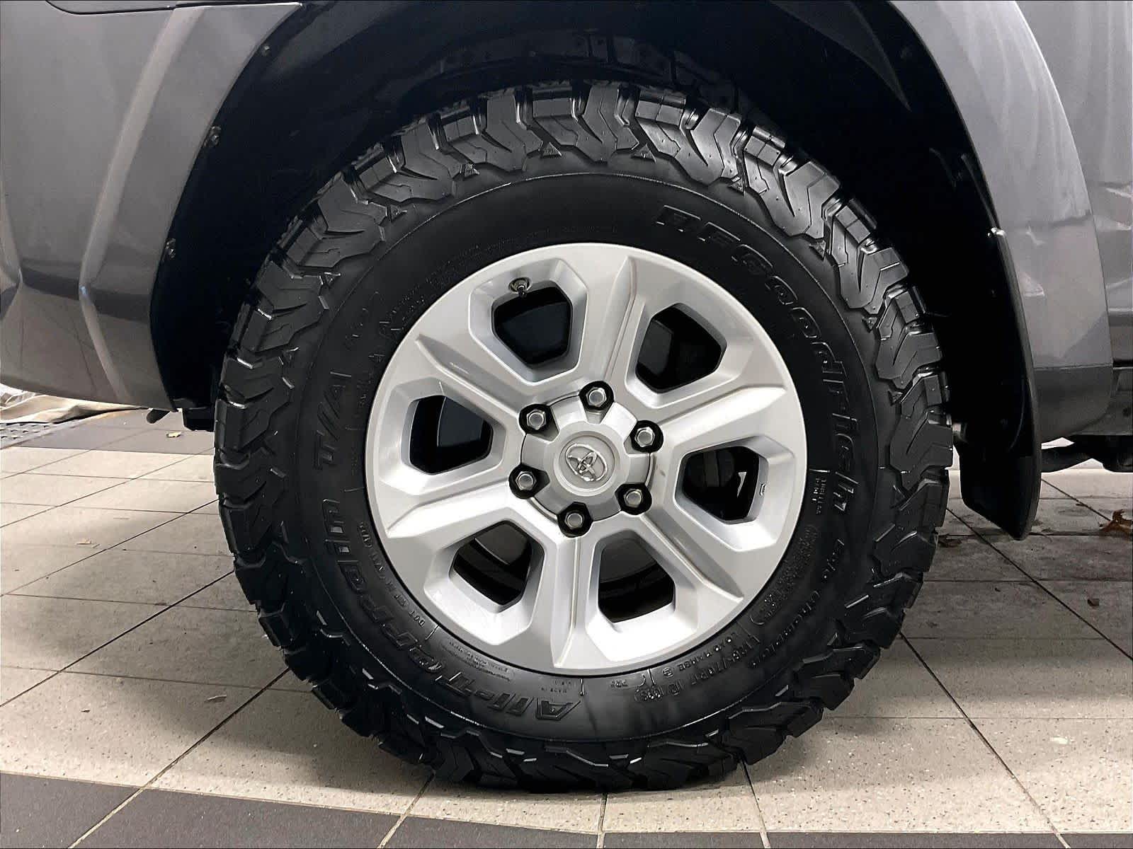 2020 Toyota 4Runner SR5 - Photo 7