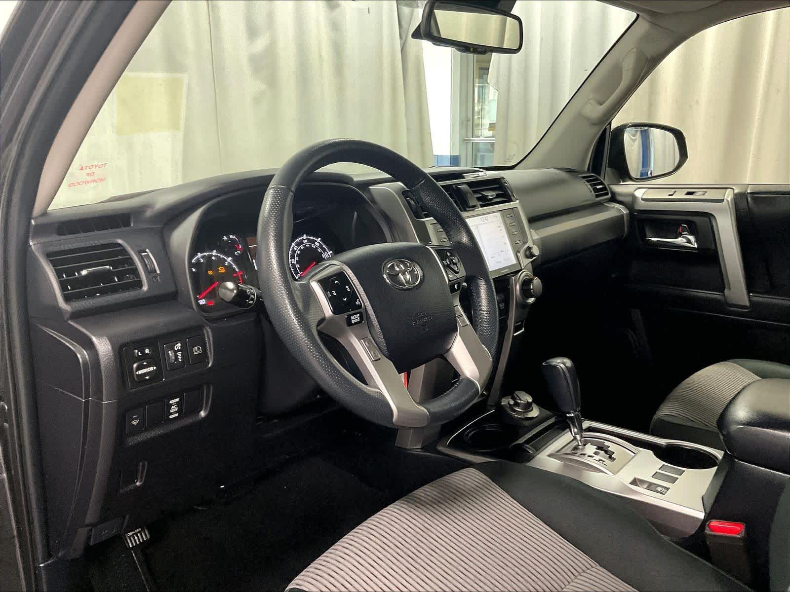 2020 Toyota 4Runner SR5 - Photo 8