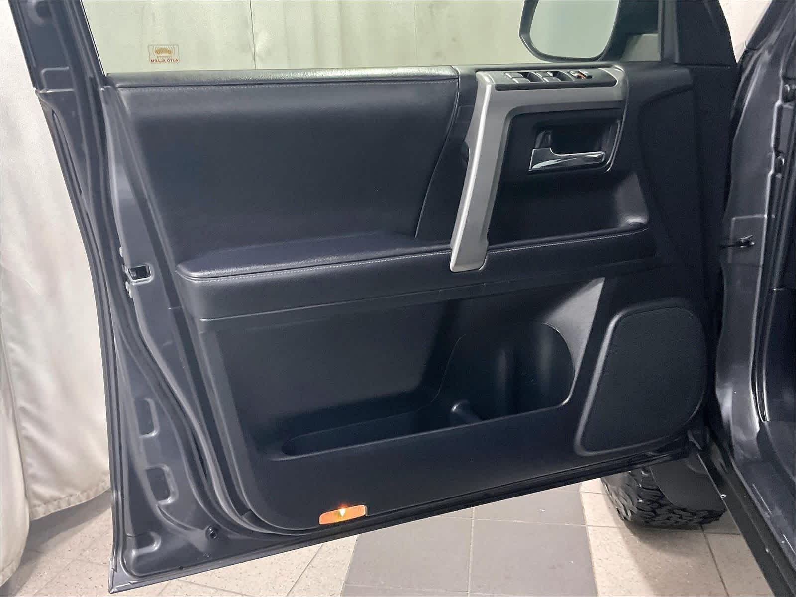 2020 Toyota 4Runner SR5 - Photo 9