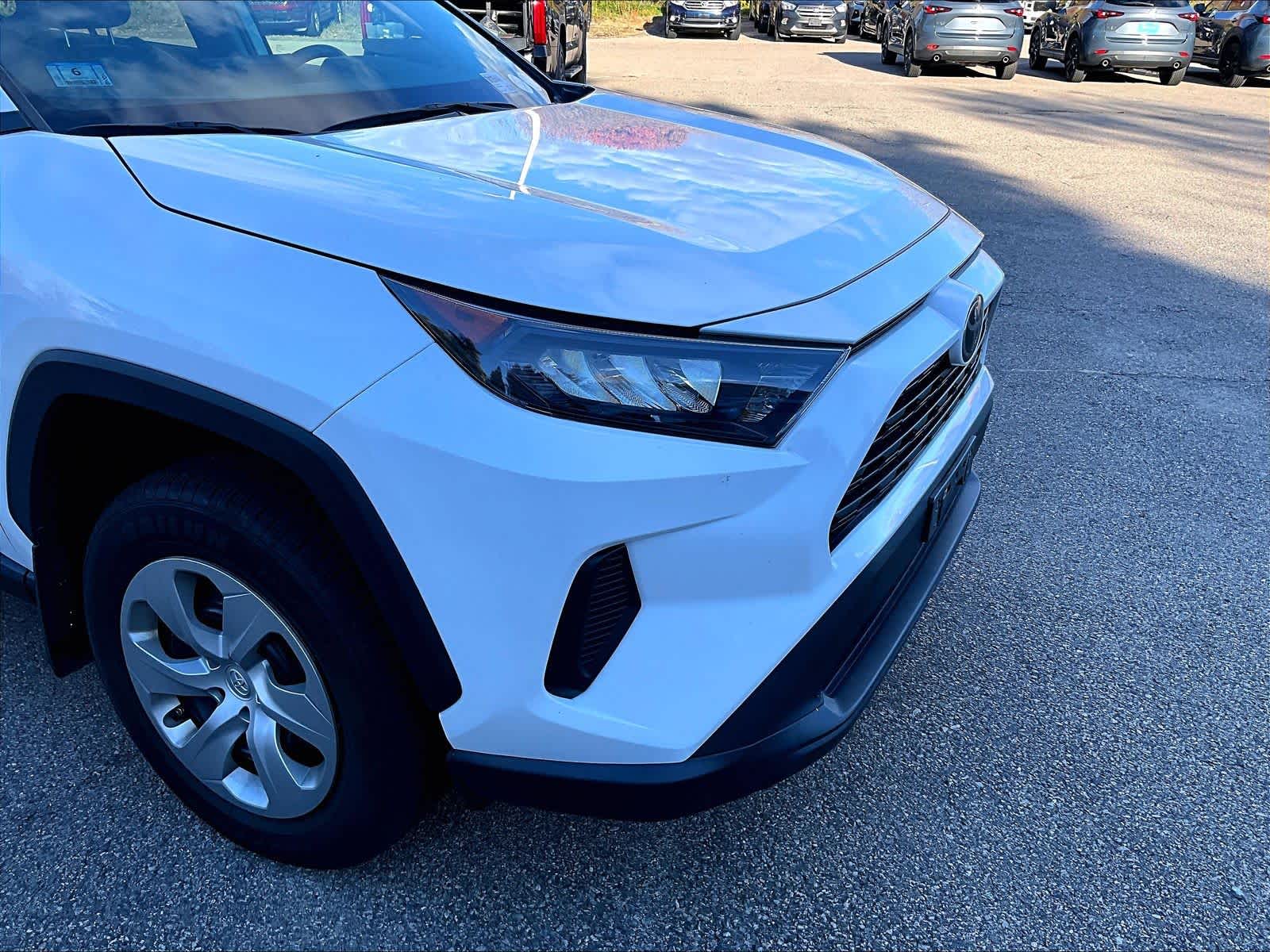 2022 Toyota RAV4 LE - Photo 5
