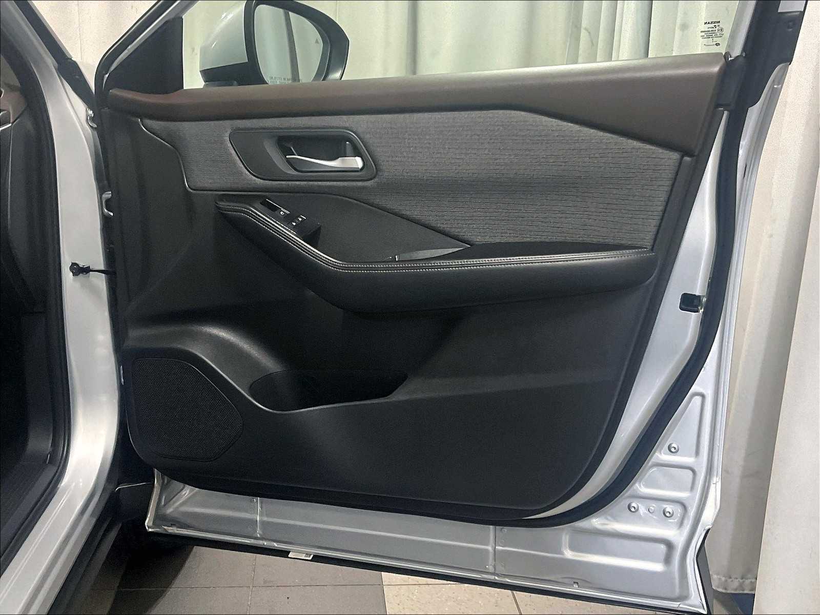 2023 Nissan Rogue SV - Photo 12