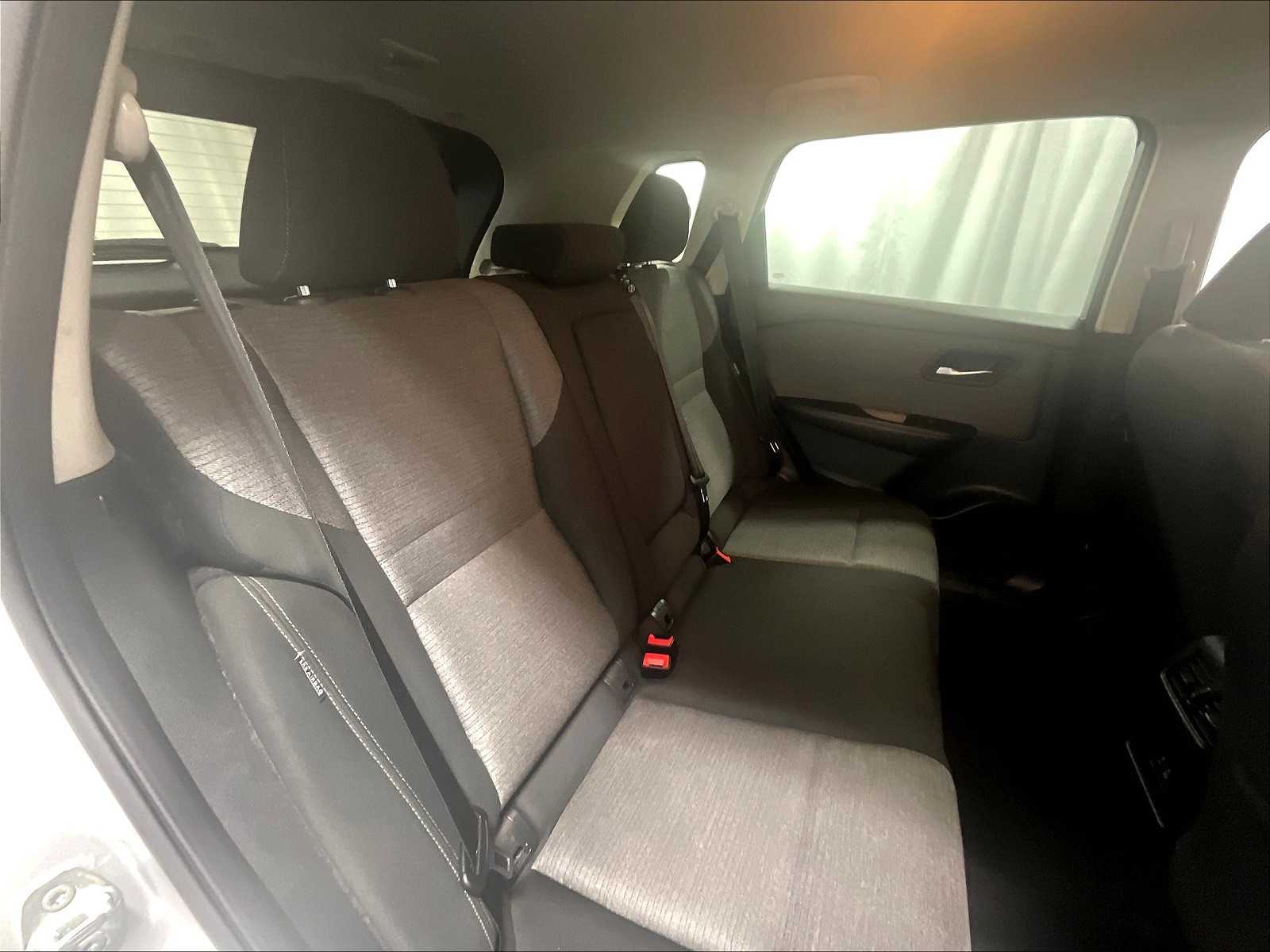 2023 Nissan Rogue SV - Photo 16