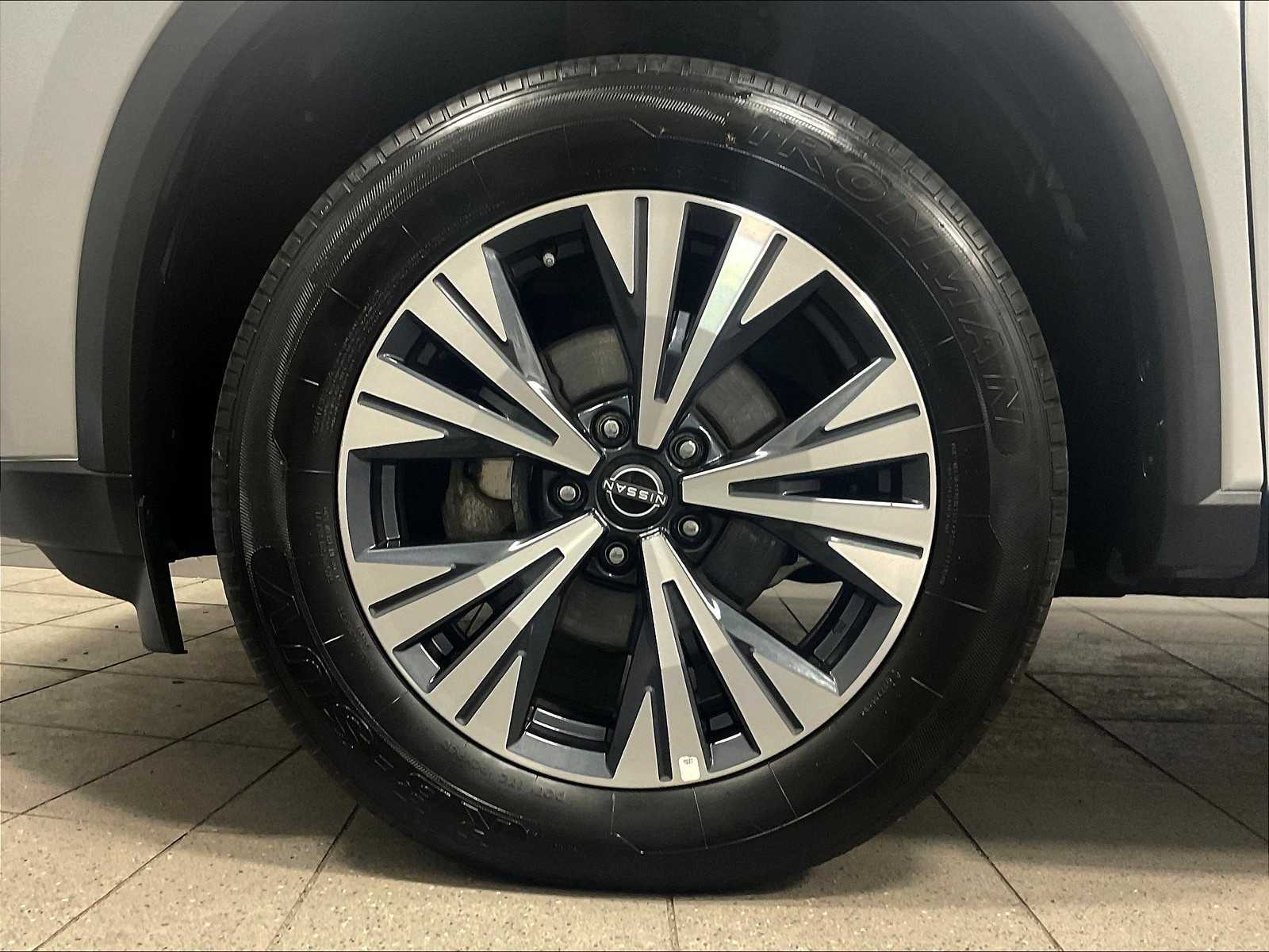 2023 Nissan Rogue SV - Photo 7