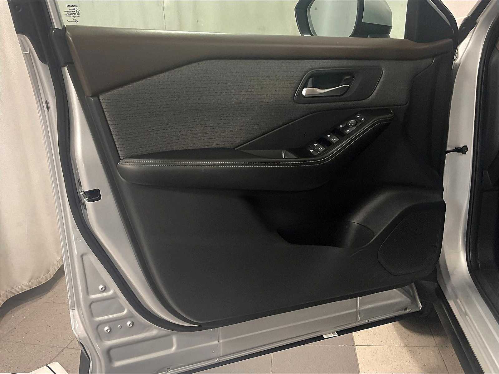 2023 Nissan Rogue SV - Photo 9