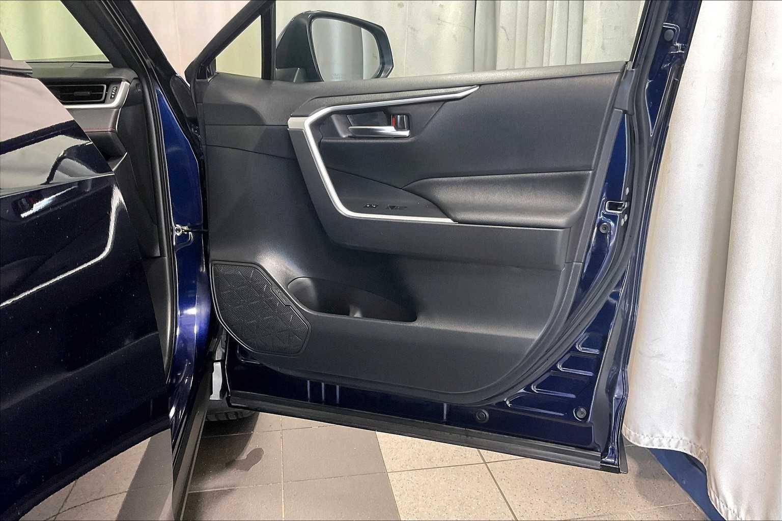 2023 Toyota RAV4 Prime SE - Photo 12