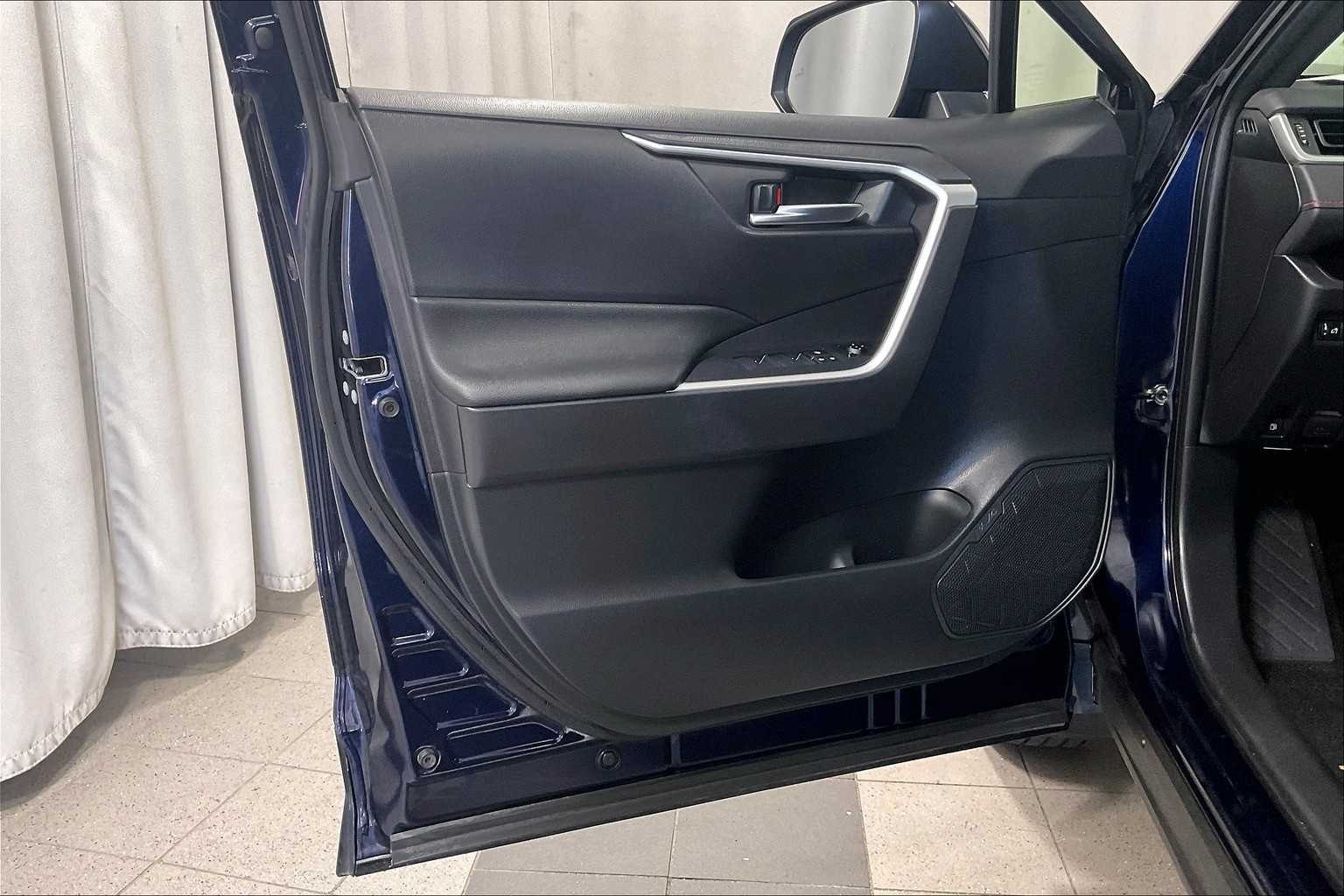 2023 Toyota RAV4 Prime SE - Photo 9