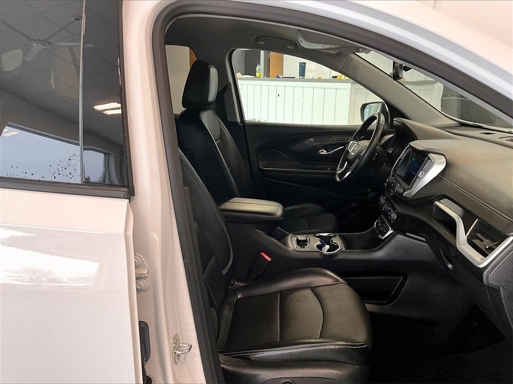 2023 GMC Terrain SLT - Photo 11