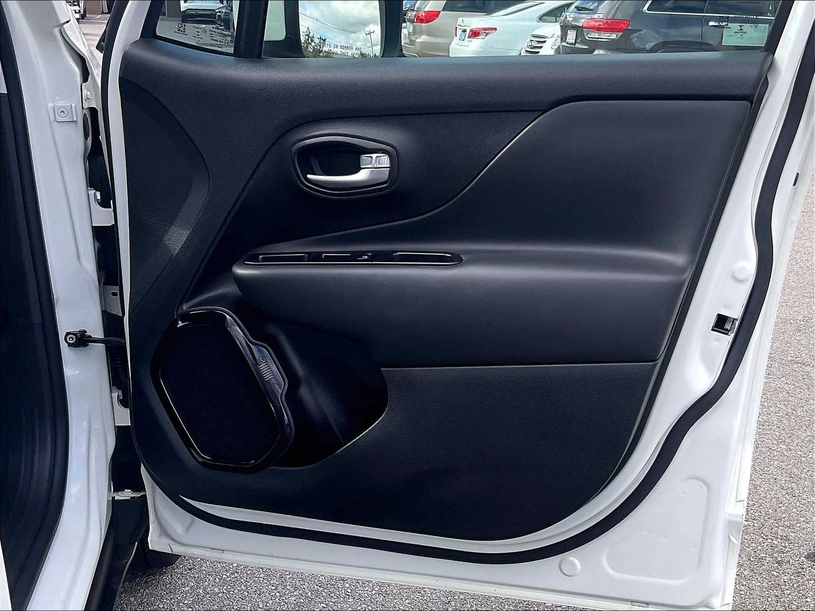 2020 Jeep Renegade Altitude - Photo 12