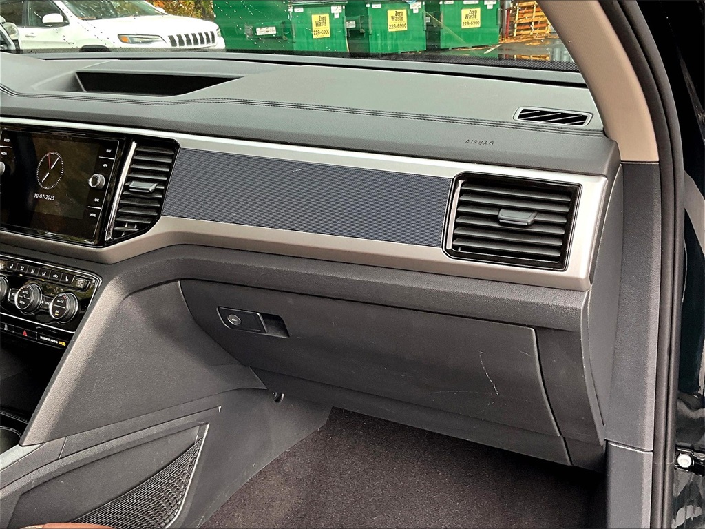 2021 Volkswagen Atlas 3.6L V6 SEL R-Line - Photo 13