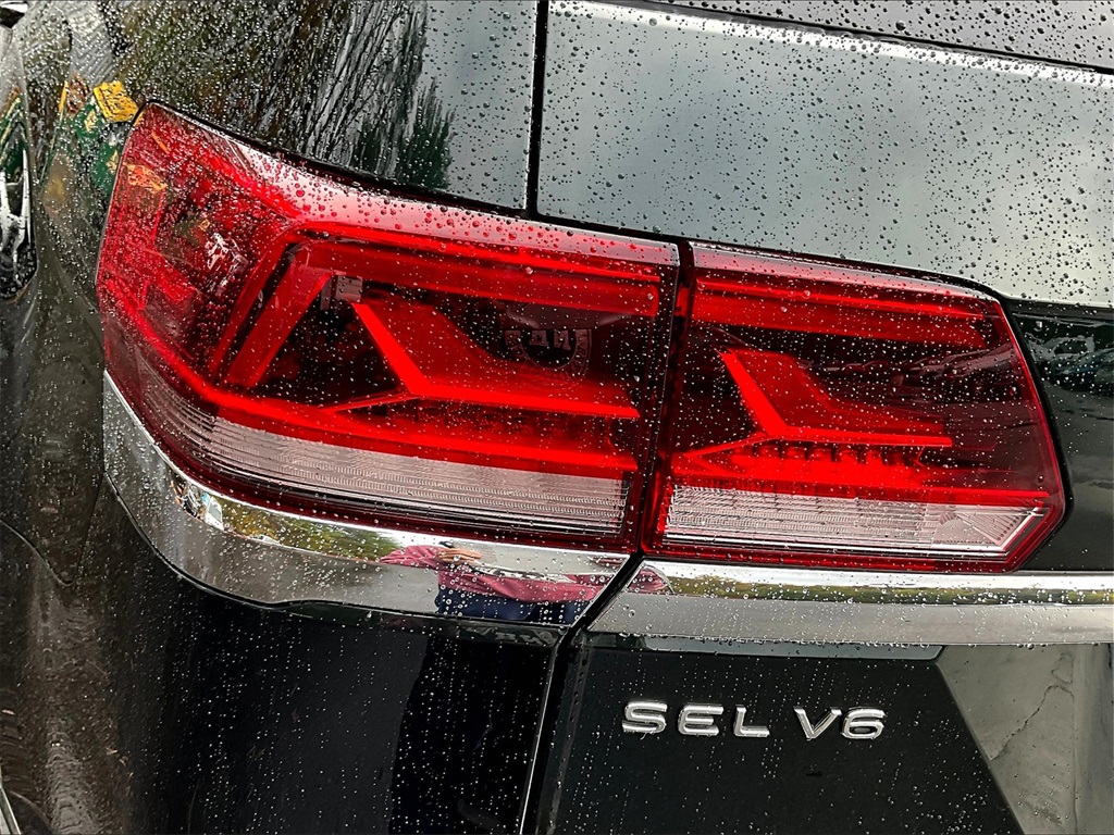 2021 Volkswagen Atlas 3.6L V6 SEL R-Line - Photo 35