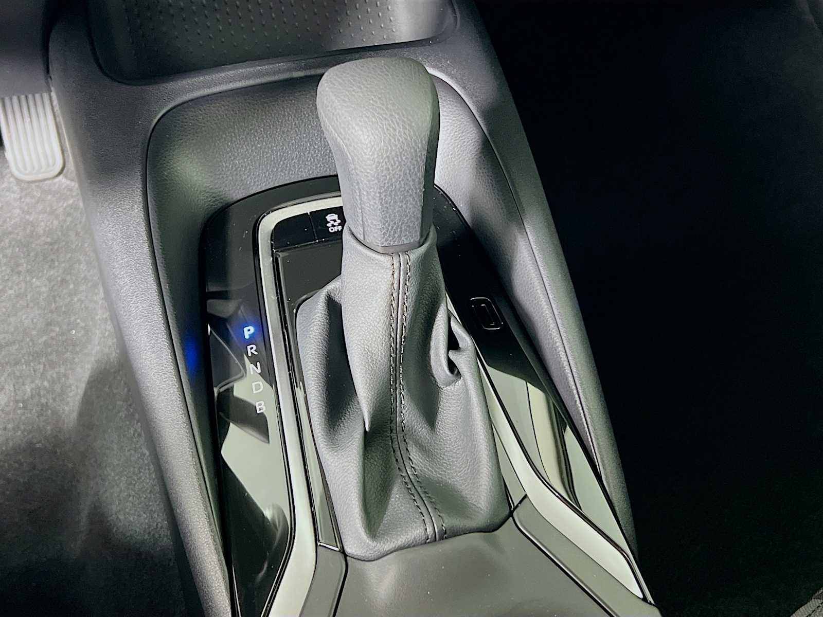 2025 Toyota Corolla LE - Photo 11