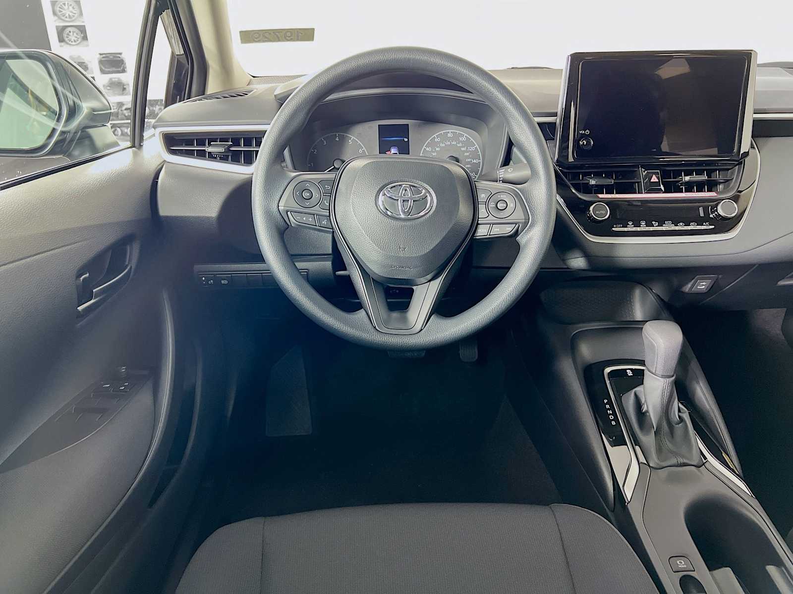 2025 Toyota Corolla LE - Photo 14