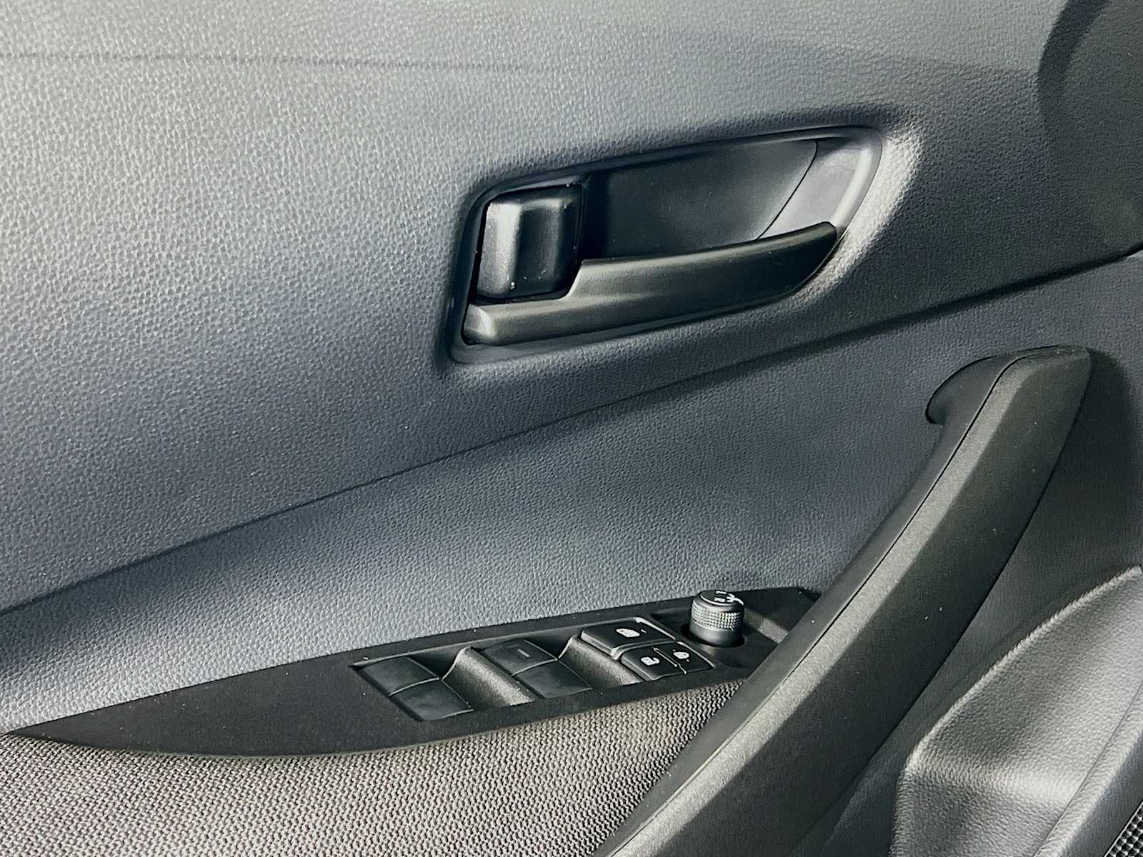 2025 Toyota Corolla LE - Photo 15