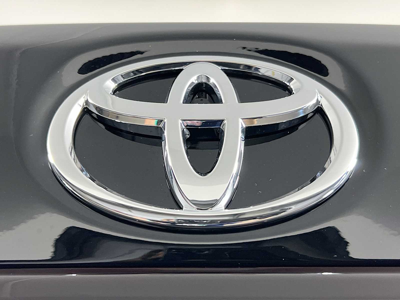 2025 Toyota Corolla LE - Photo 17