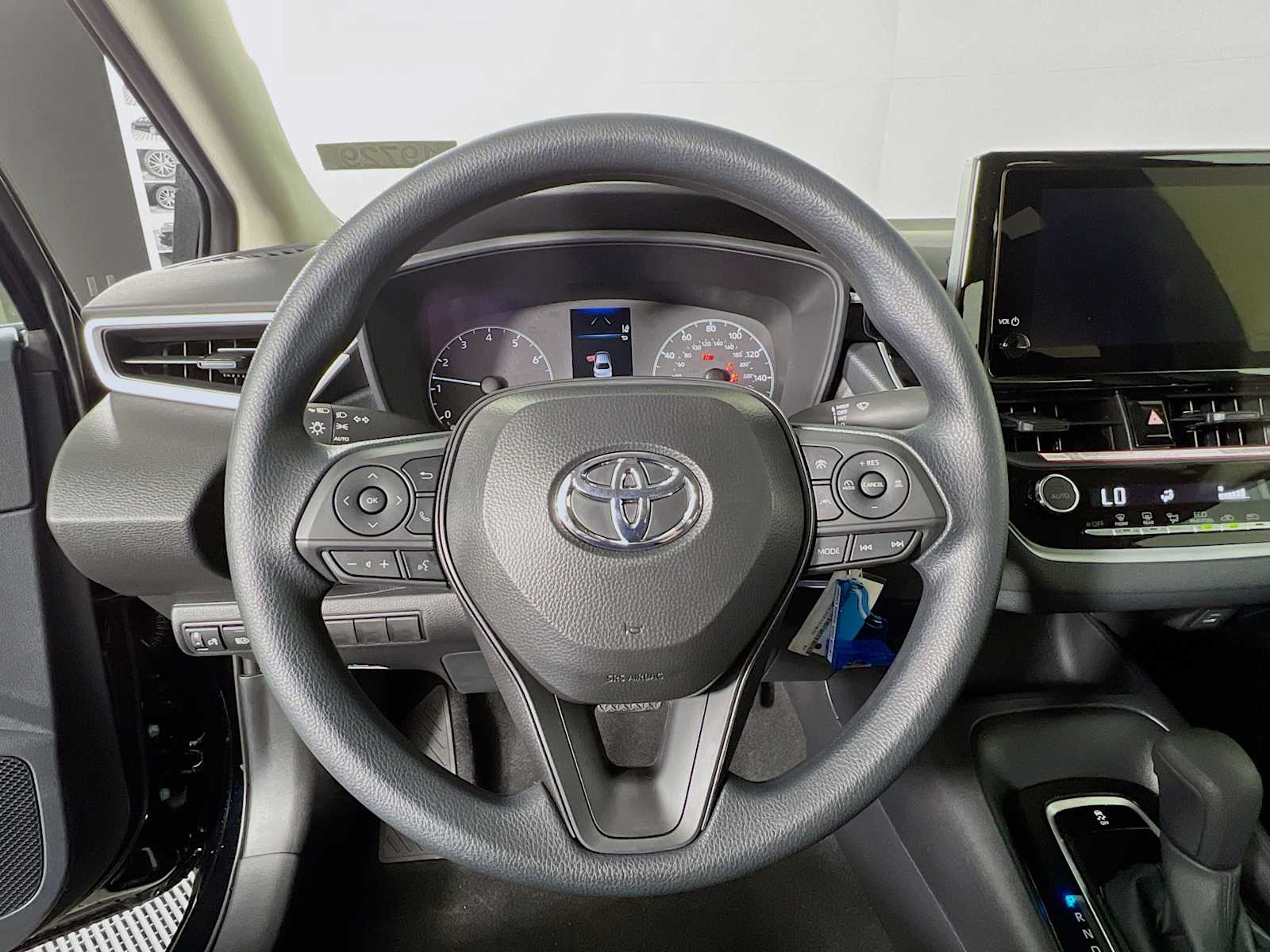 2025 Toyota Corolla LE - Photo 7