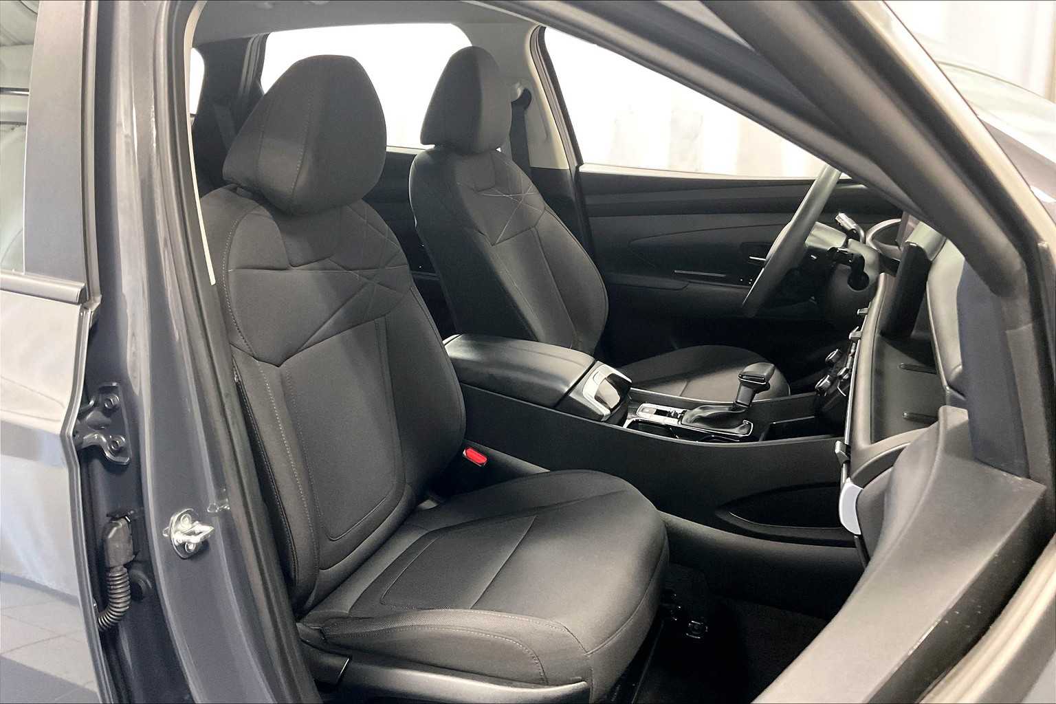 2025 Hyundai Tucson SE - Photo 11
