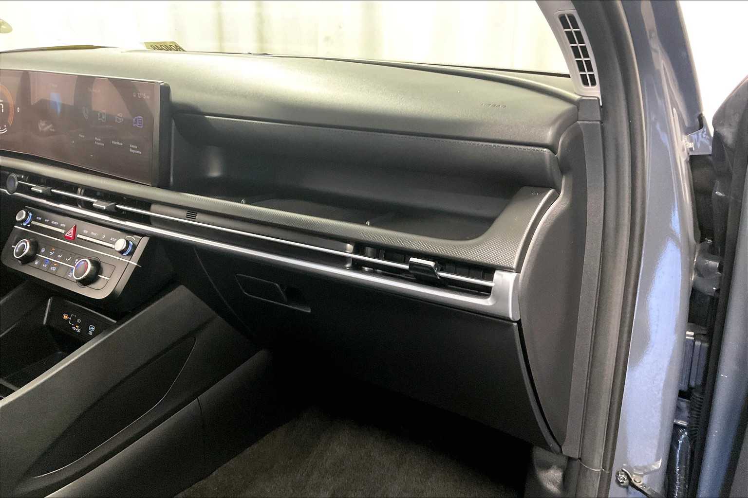 2025 Hyundai Tucson SE - Photo 13