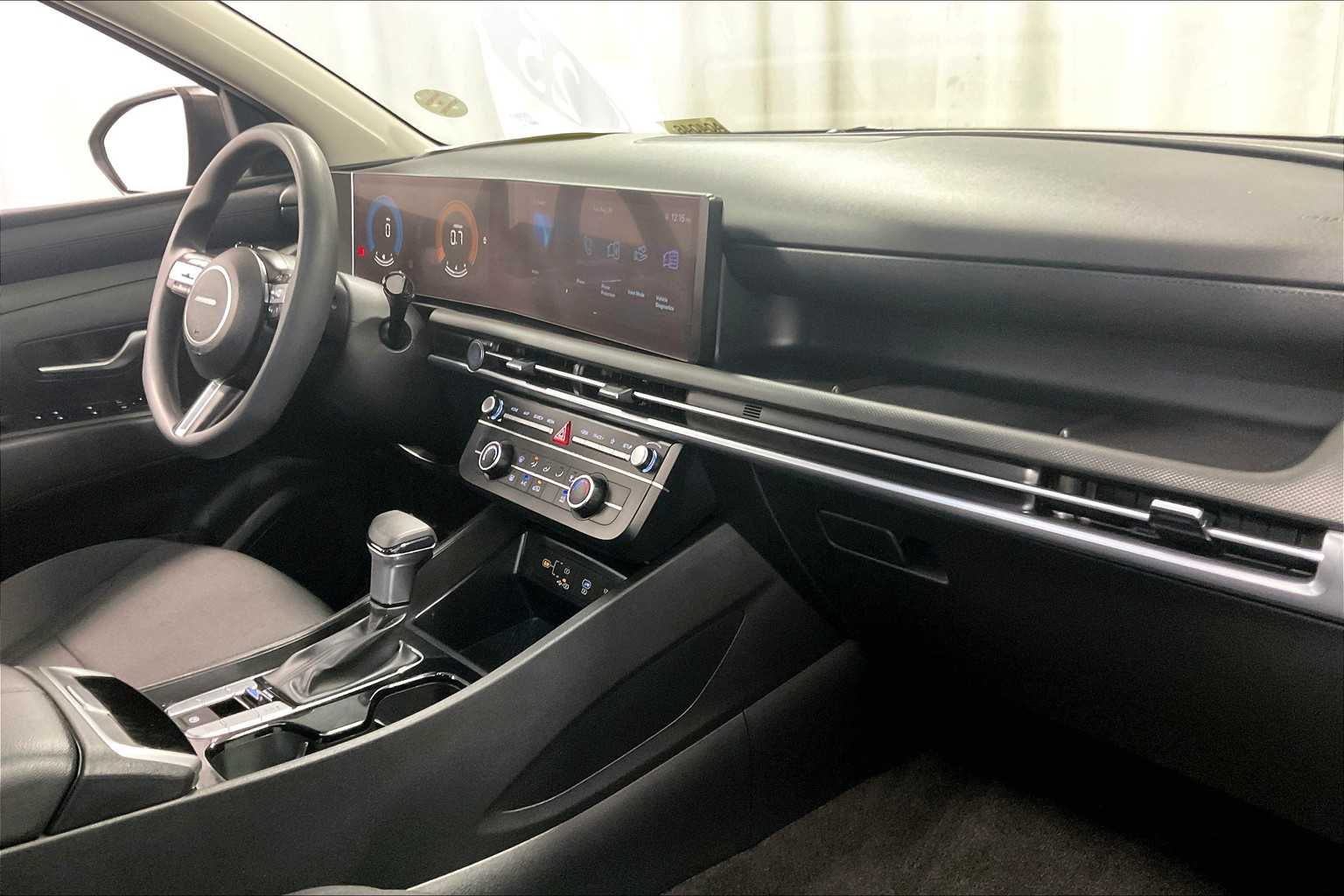 2025 Hyundai Tucson SE - Photo 14