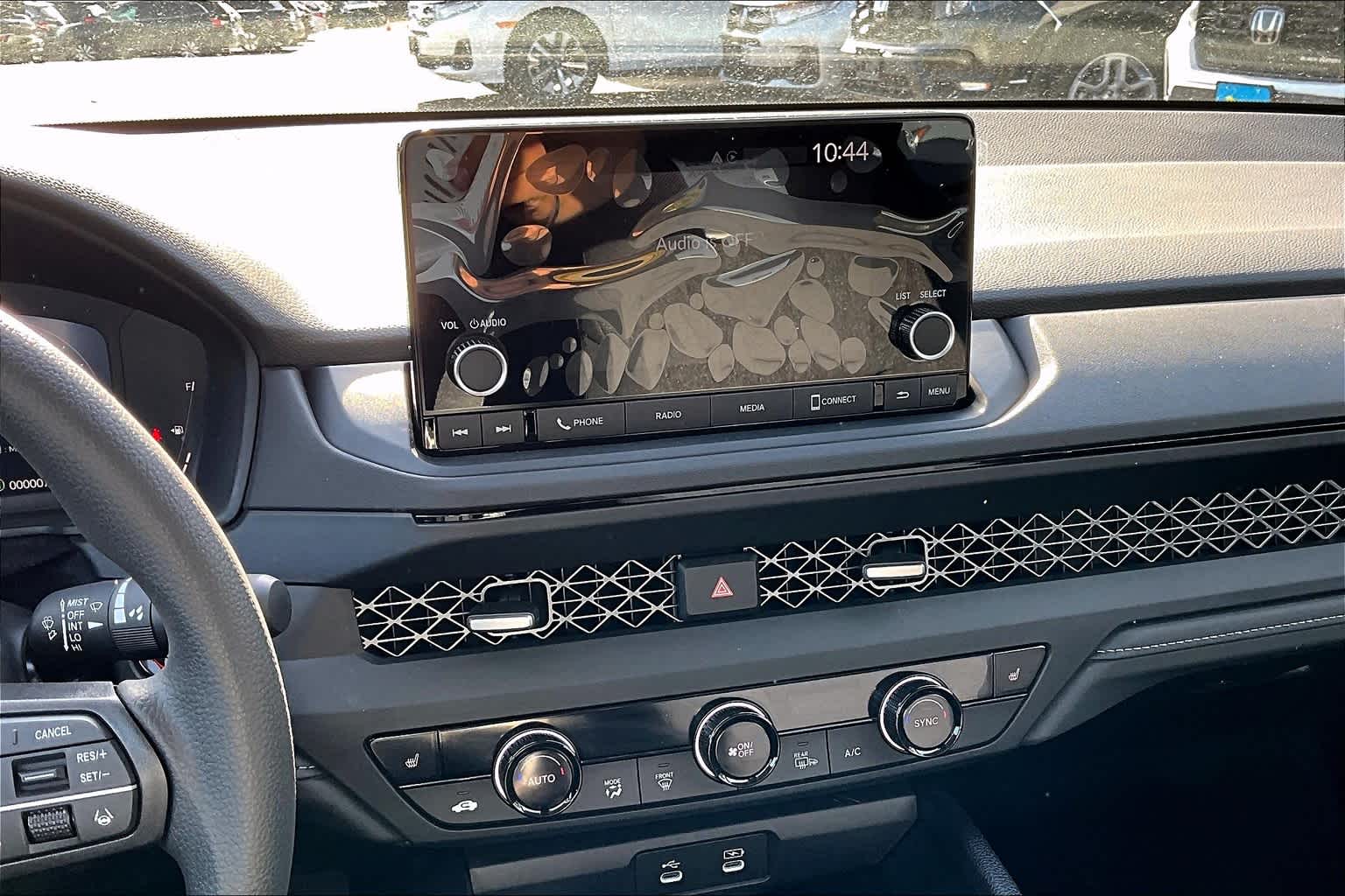 2025 Honda Accord SE - Photo 13