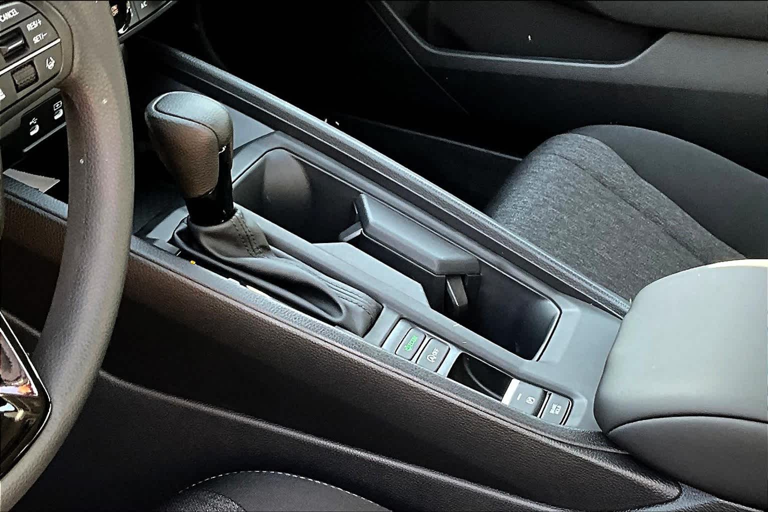 2025 Honda Accord SE - Photo 14