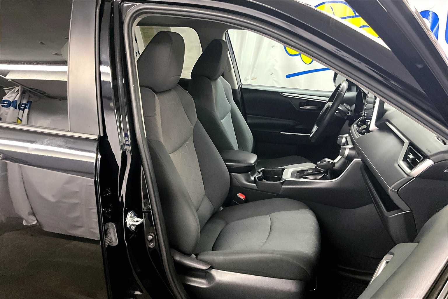 2019 Toyota RAV4 XLE - Photo 11