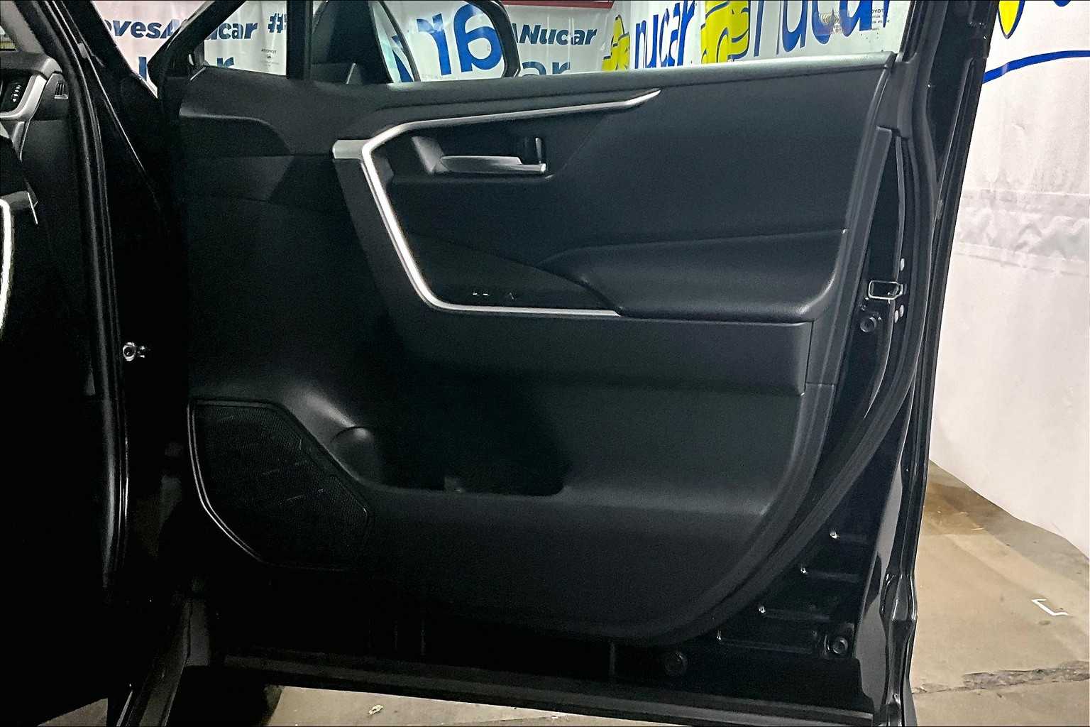 2019 Toyota RAV4 XLE - Photo 12