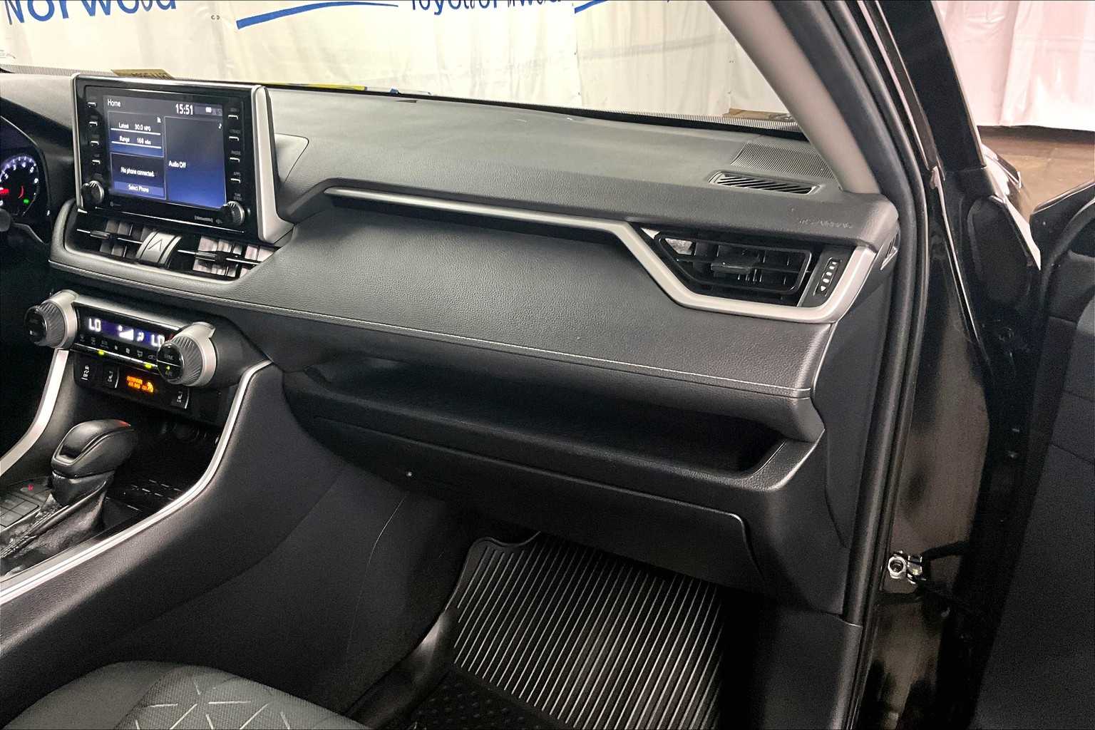 2019 Toyota RAV4 XLE - Photo 13