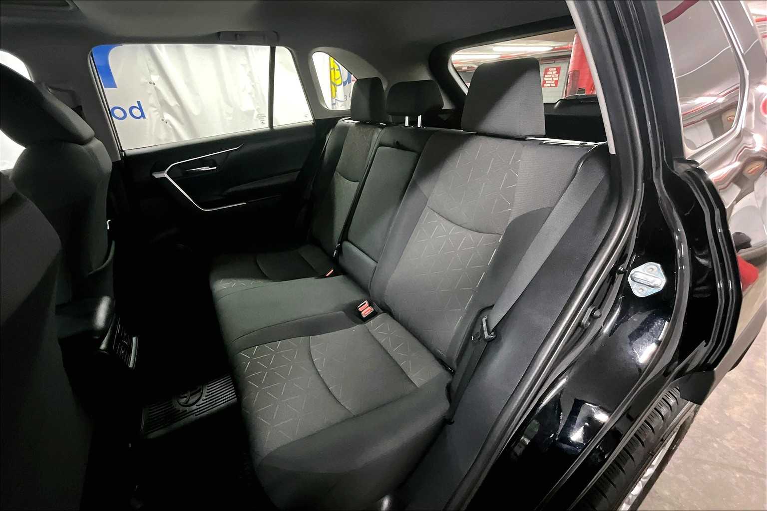 2019 Toyota RAV4 XLE - Photo 15