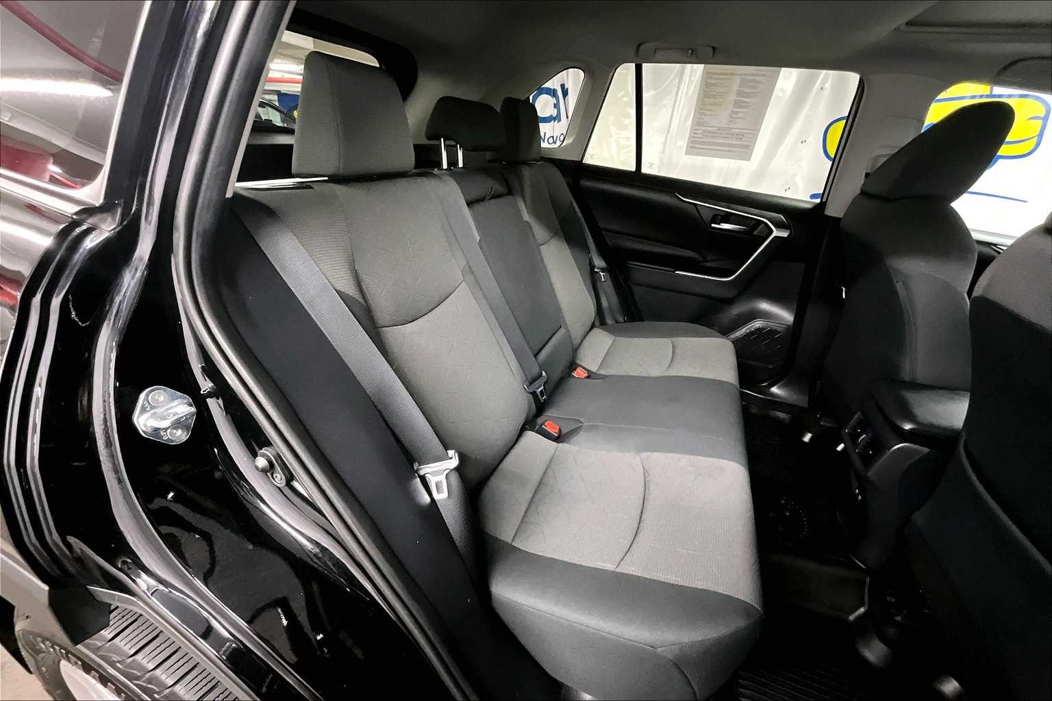 2019 Toyota RAV4 XLE - Photo 16