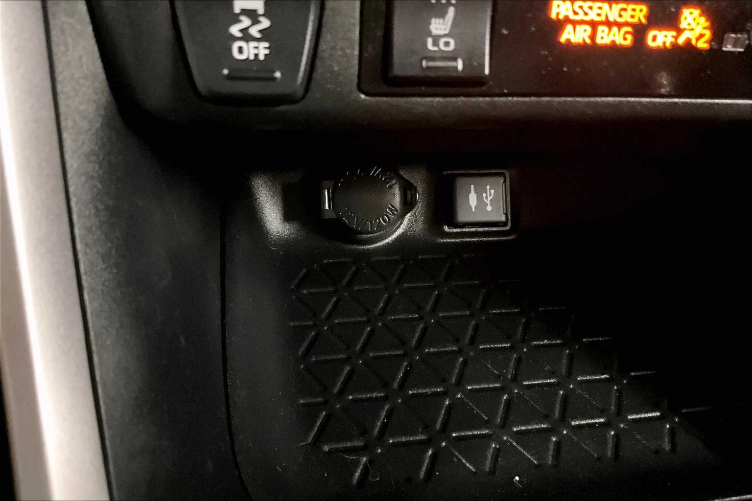 2019 Toyota RAV4 XLE - Photo 27