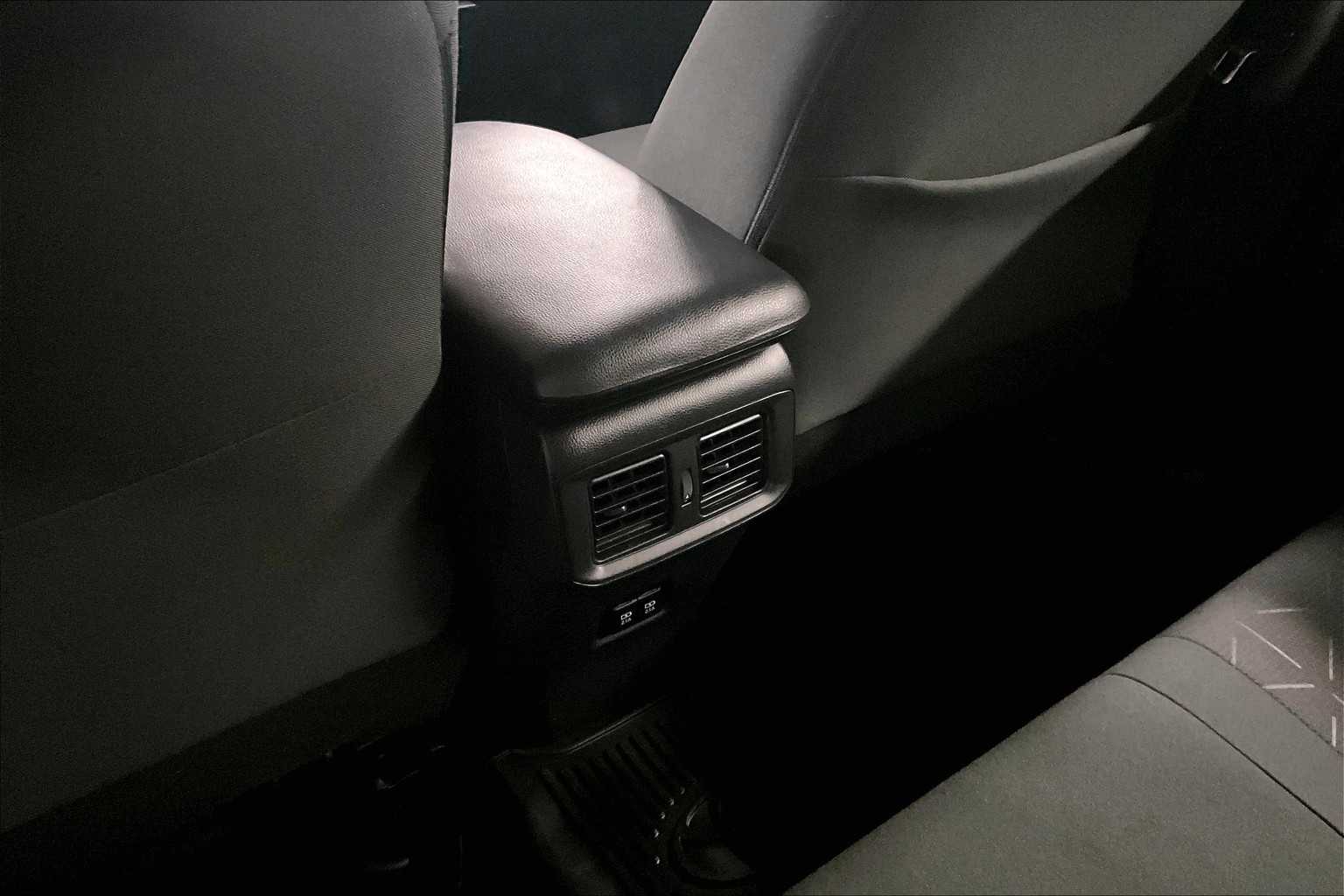 2019 Toyota RAV4 XLE - Photo 28