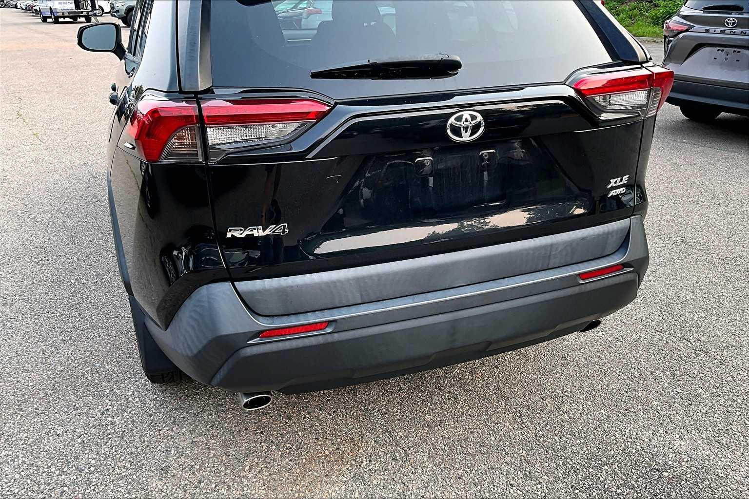 2019 Toyota RAV4 XLE - Photo 7