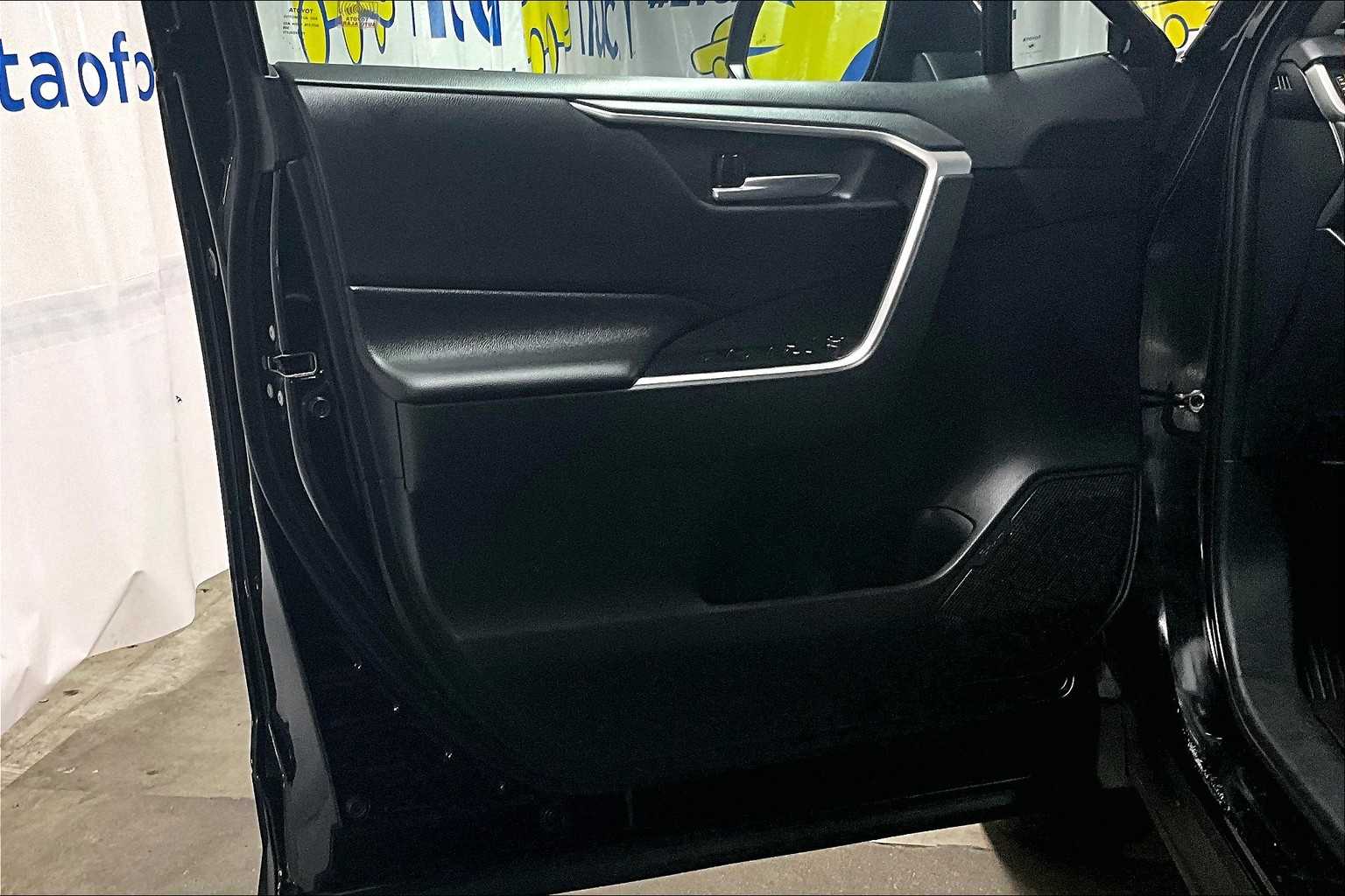 2019 Toyota RAV4 XLE - Photo 9