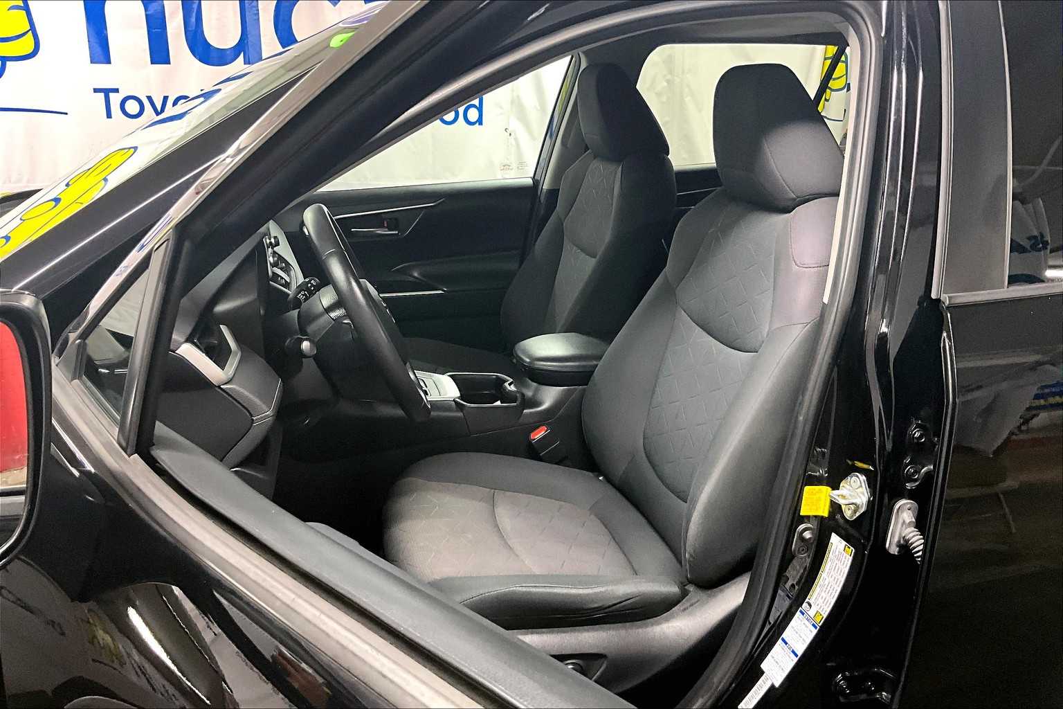2019 Toyota RAV4 XLE - Photo 10