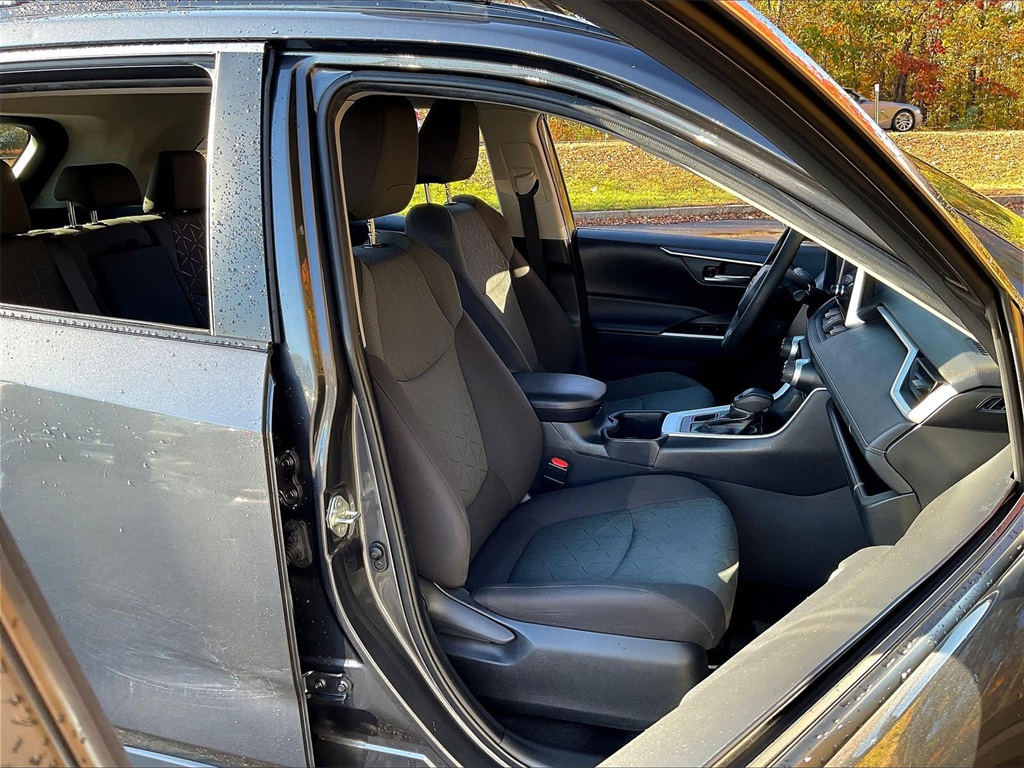 2023 Toyota RAV4 XLE - Photo 11