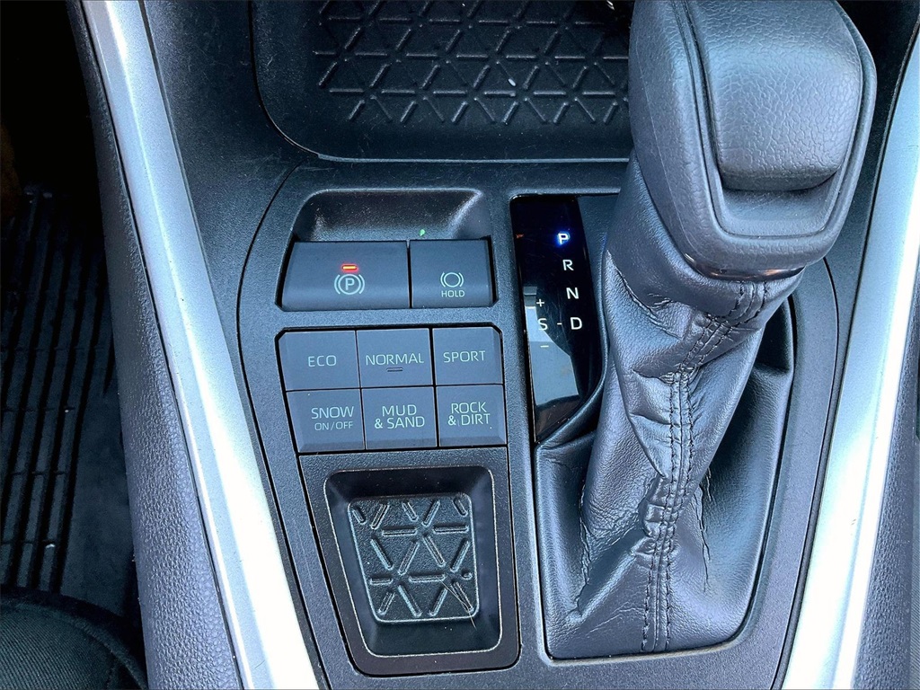 2023 Toyota RAV4 XLE - Photo 12